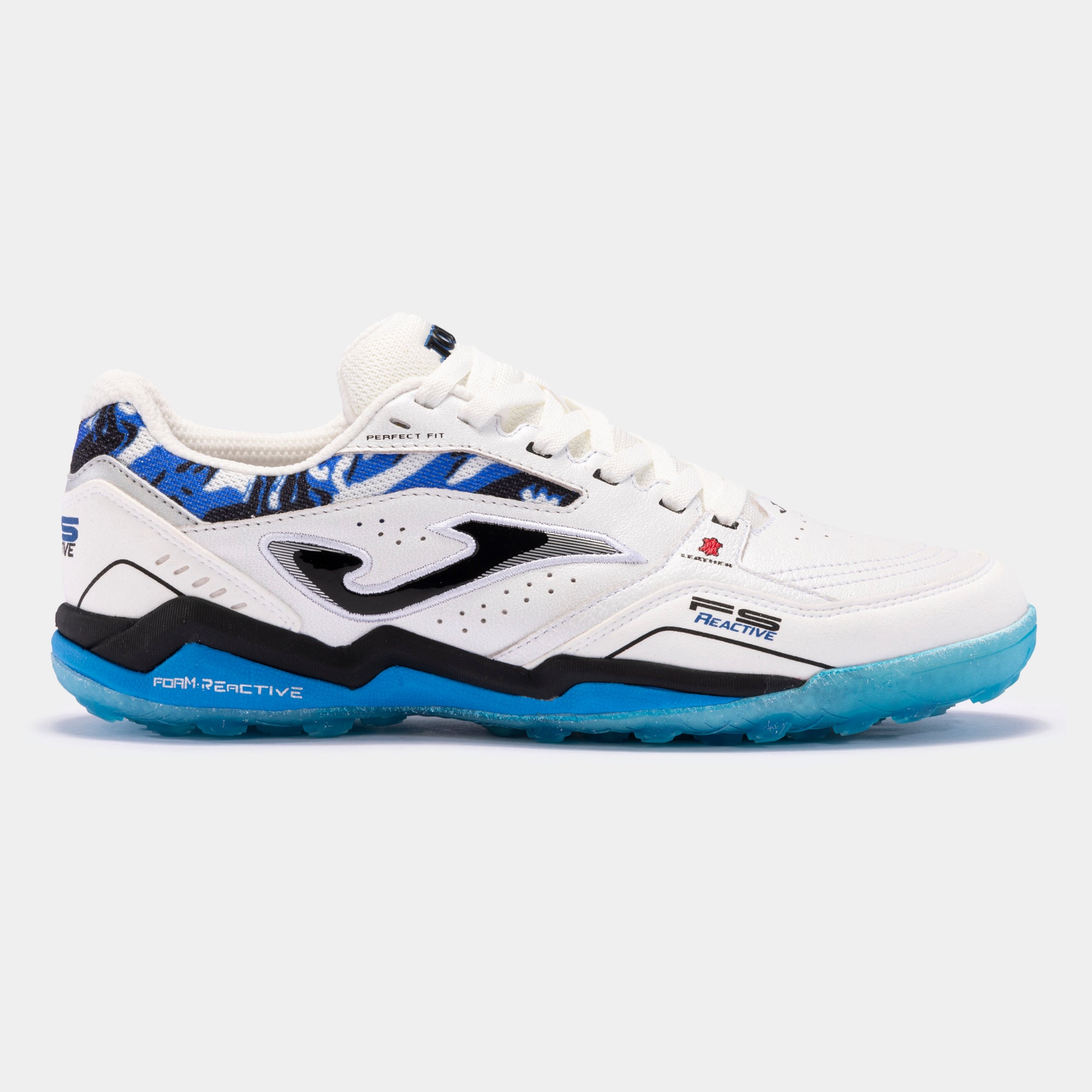 Joma FS Reactive 2432 turf soccer shoes in royal blue – side view showing durable upper and turf-ready rubber outsole.